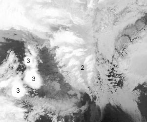 Infraroodbeeld: Golfvormige wolken, onweerswolken