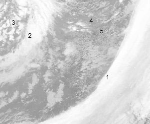 Imagine în infraroșu: Fronturi reci, averse de ploaie contrast sol - mare