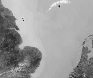 Image infrarouge: Nuages élevés et nuages bas, stratus, brouillard